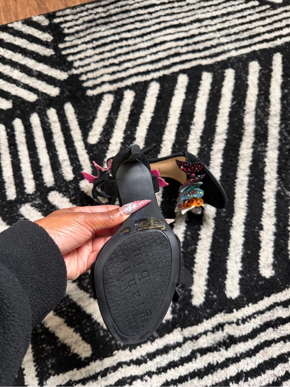 Black Butterfly Heel - Picture 7 of 10